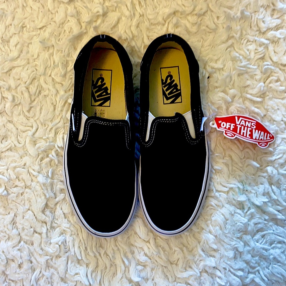 Black Vans classic slip-on size 6.5 women (or size 5 men) brand new never worn